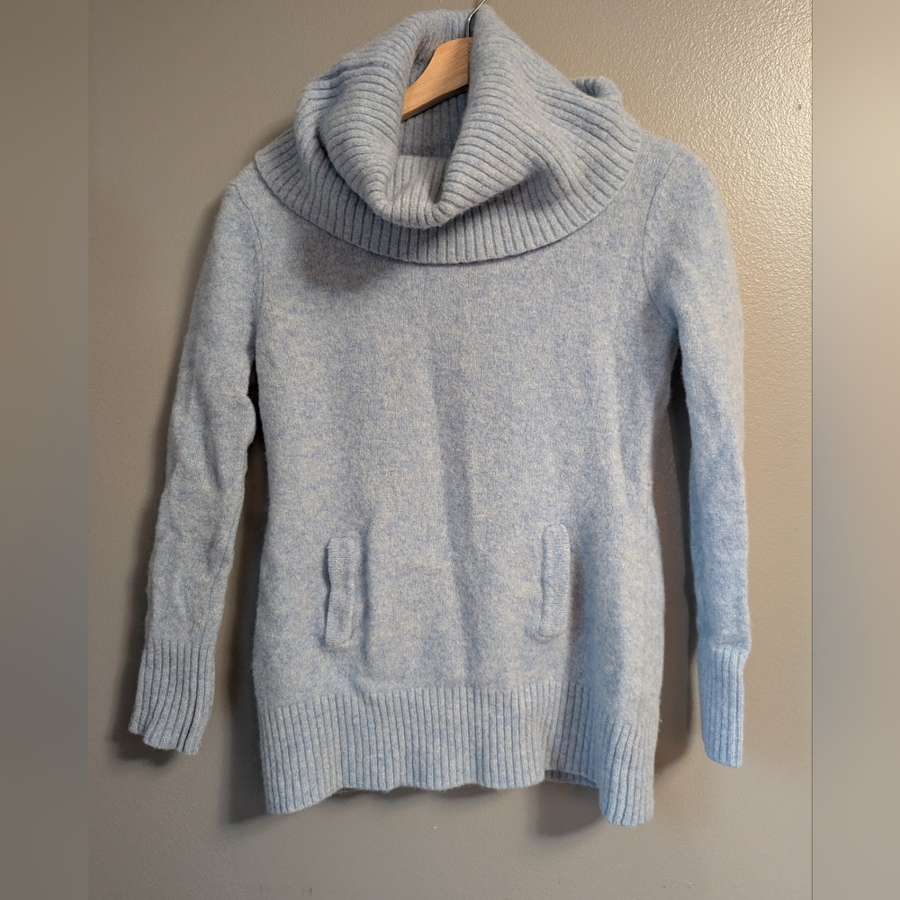 Haley and The Hound Baby Blue Turtleneck Sweater 100% Lambswool Size‎ Small